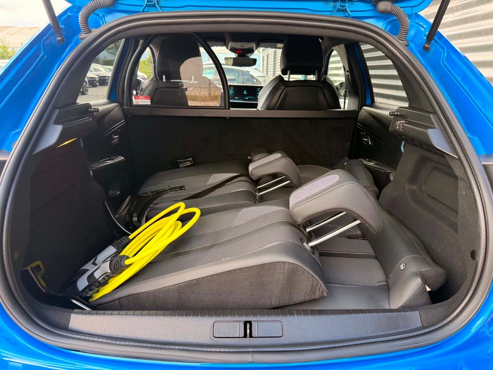 Peugeot e-208 50 GT Van 5d