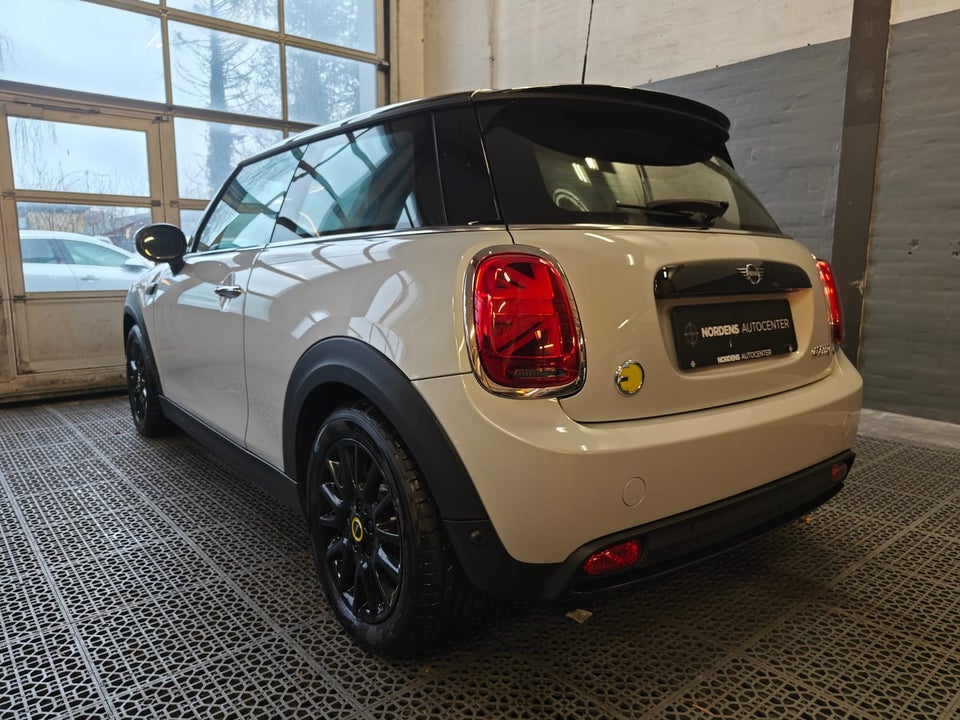 MINI Cooper SE Essential 3d