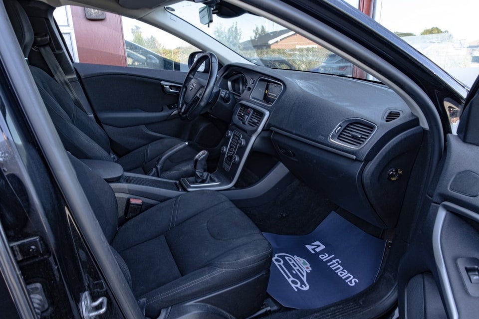 Volvo V40 2,0 D2 120 Kinetic 5d