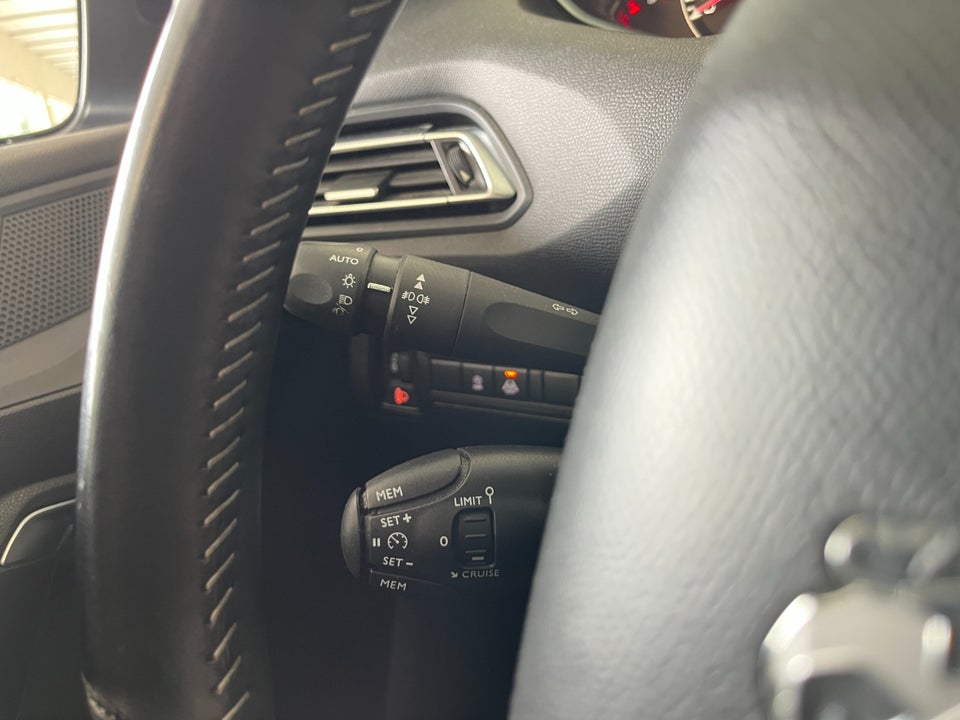 Peugeot 308 1,6 BlueHDi 120 Allure Sky SW 5d