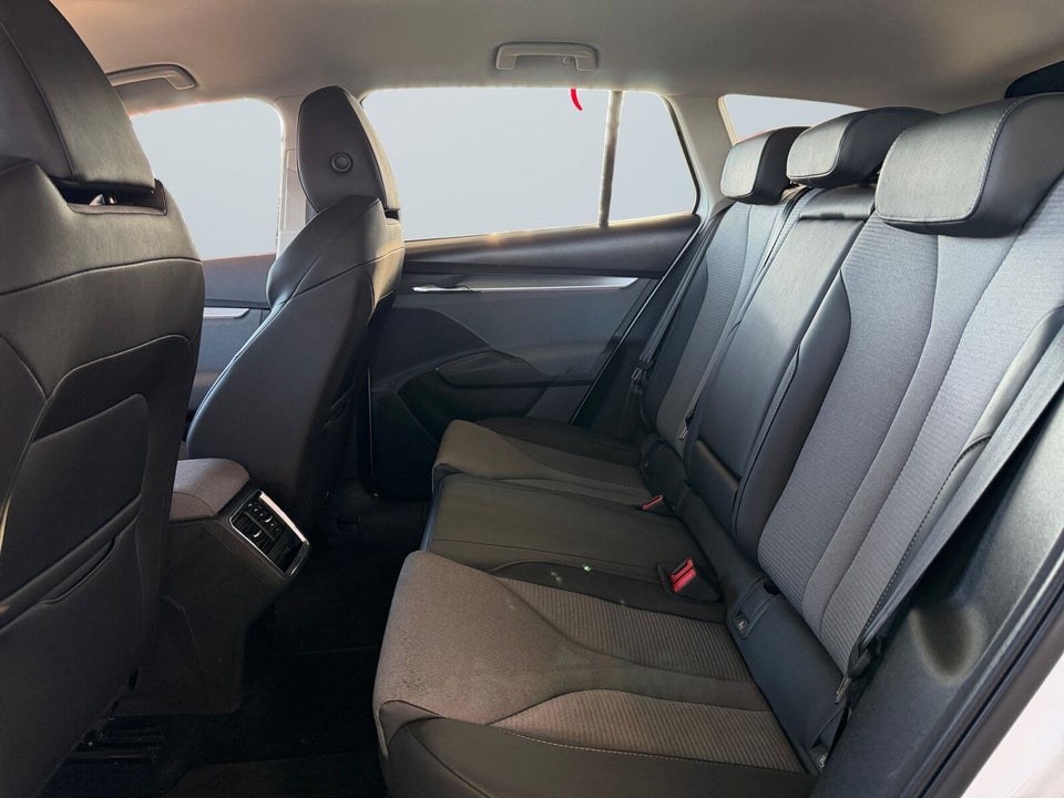 Skoda Enyaq 60 iV Loft 5d