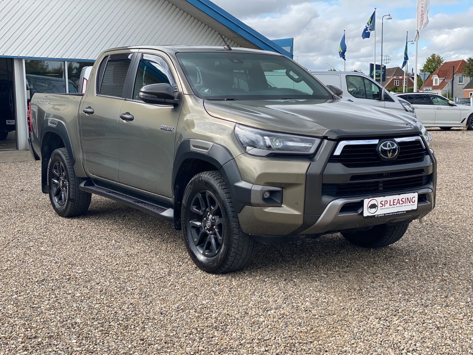 Toyota HiLux 2,8 D T4 Invincible Db.Kab aut. 4d
