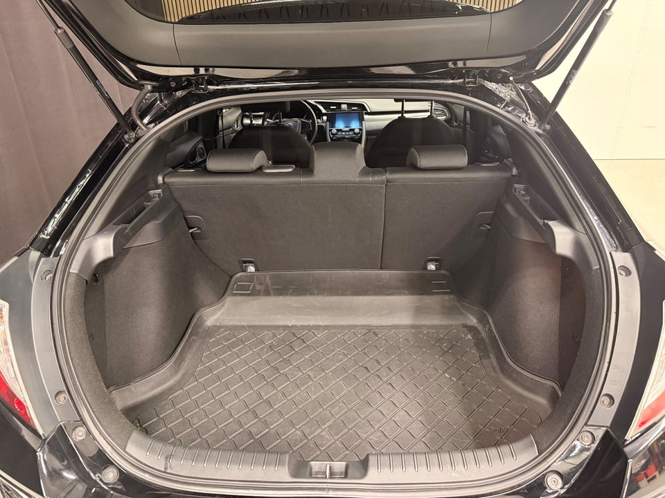 Honda Civic 1,0 VTEC Turbo Elegance CVT 5d