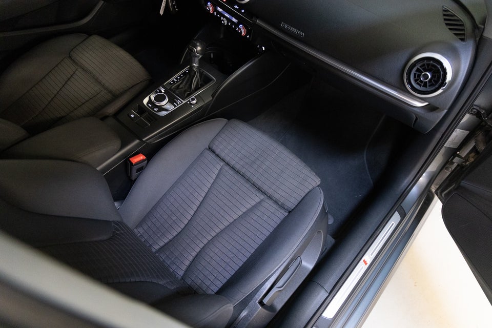 Audi A3 40 TFSi S-line Sportback quattro S-tr. 5d