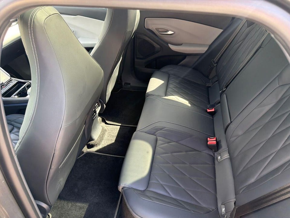 Ford Explorer 77 Premium Extended Range 5d