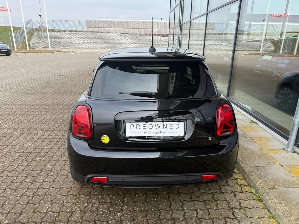 MINI Cooper SE Essential 3d