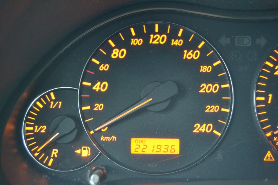 Toyota Avensis 2,0 VVT-i Executive stc. 5d