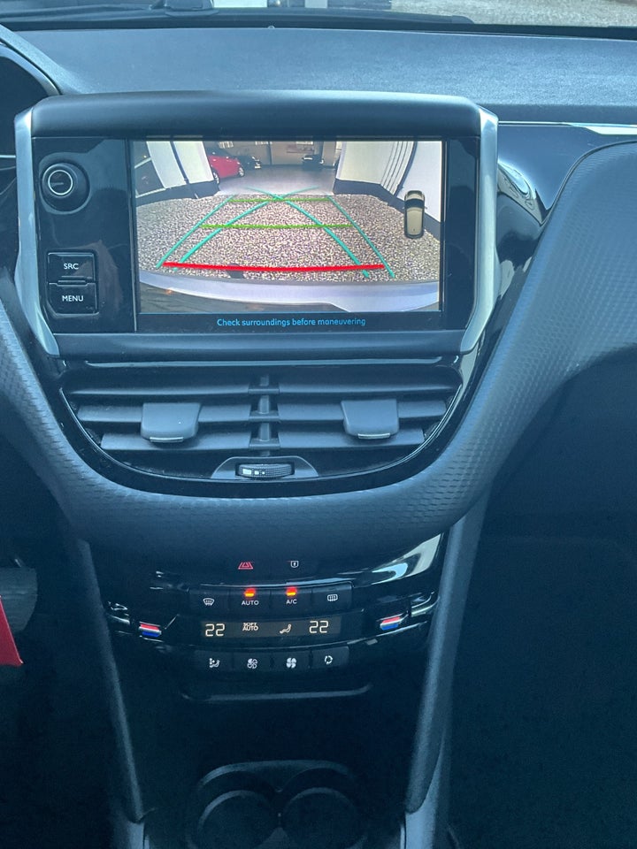 Peugeot 208 1,2 PureTech 82 Selection Sky 5d