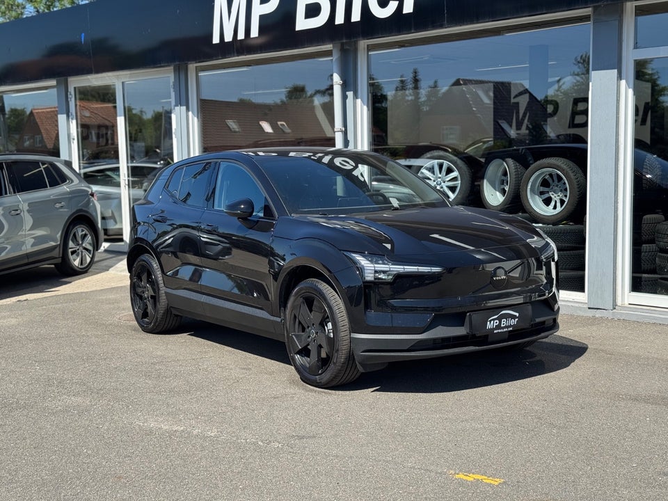 Volvo EX30 Extended Range Black Edition 5d