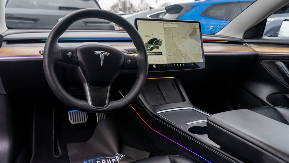 Tesla Model 3 Long Range AWD 4d