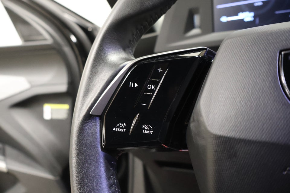 Peugeot e-5008 101 Allure Pack 7prs 5d