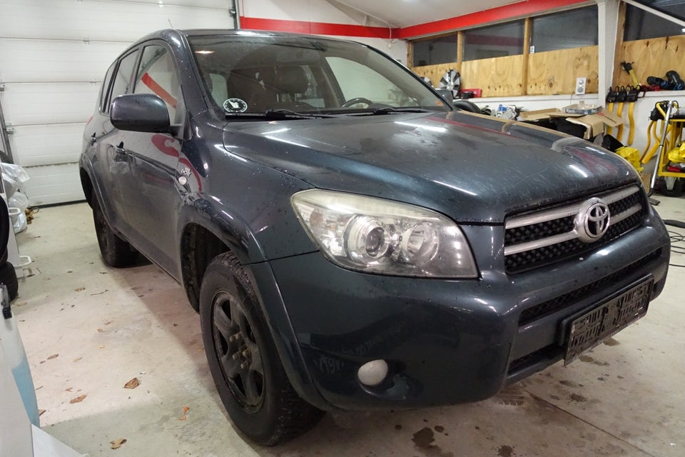 Toyota RAV4 2,2 D-CAT 177 4x4 Van 5d