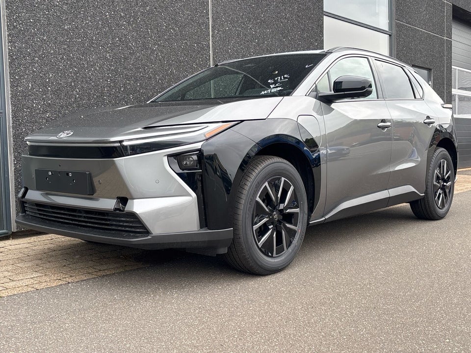 Toyota bZ4X 73 Active Tech 5d