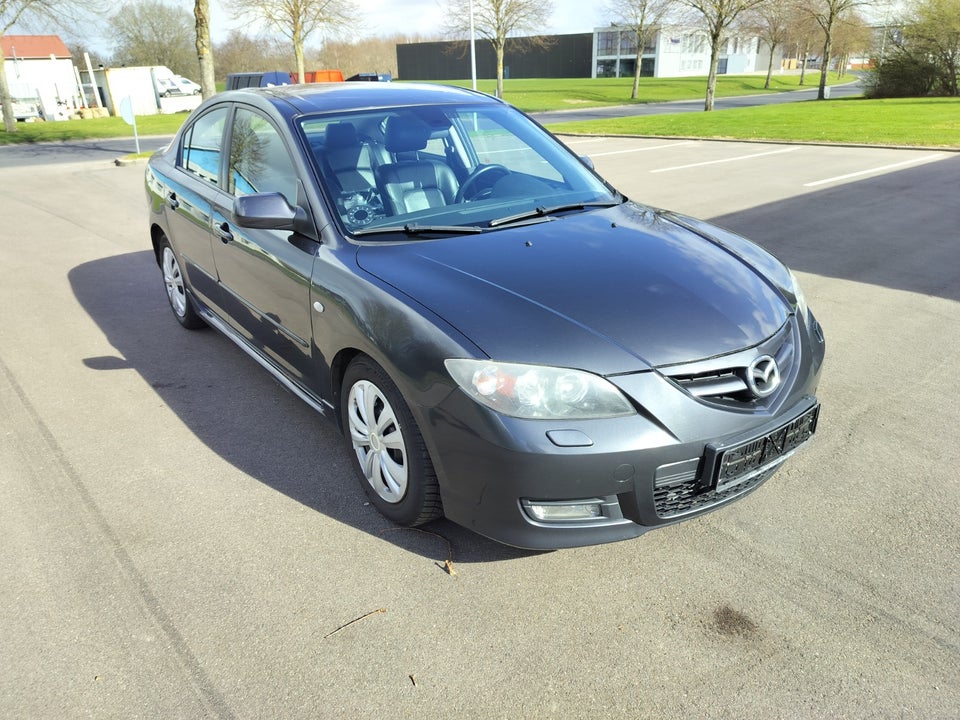 Mazda 3 2,0  4d