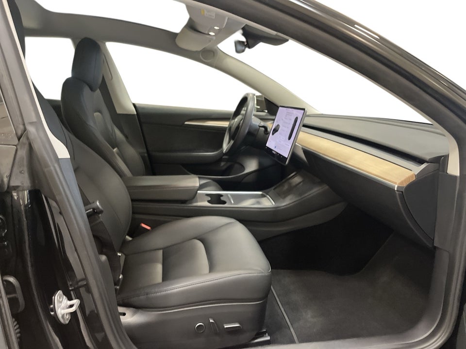 Tesla Model 3 Standard Range+ RWD 4d