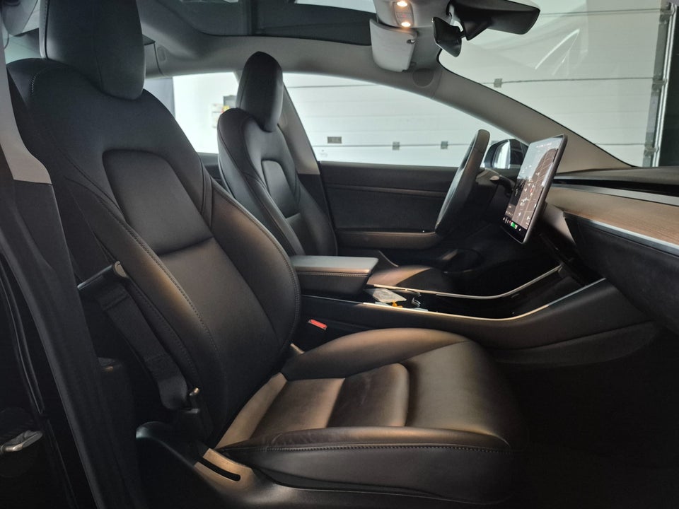 Tesla Model 3 Standard Range+ RWD 4d