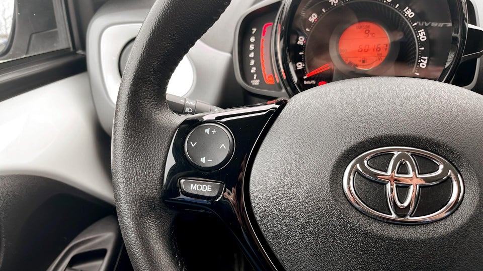 Toyota Aygo 1,0 VVT-i x-press 5d