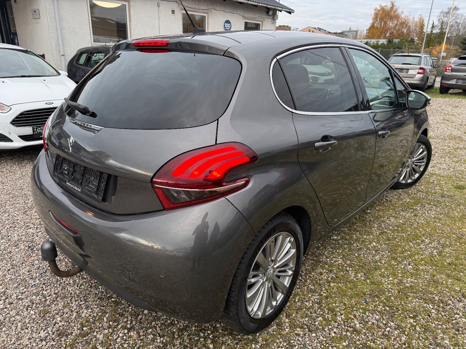 Peugeot 208 1,2 PureTech 82 Signature Sky 5d