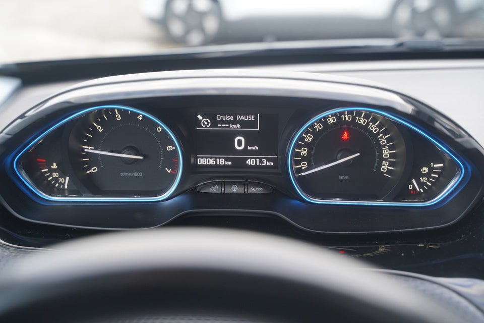 Peugeot 2008 1,2 PureTech 110 Prestige Sky 5d