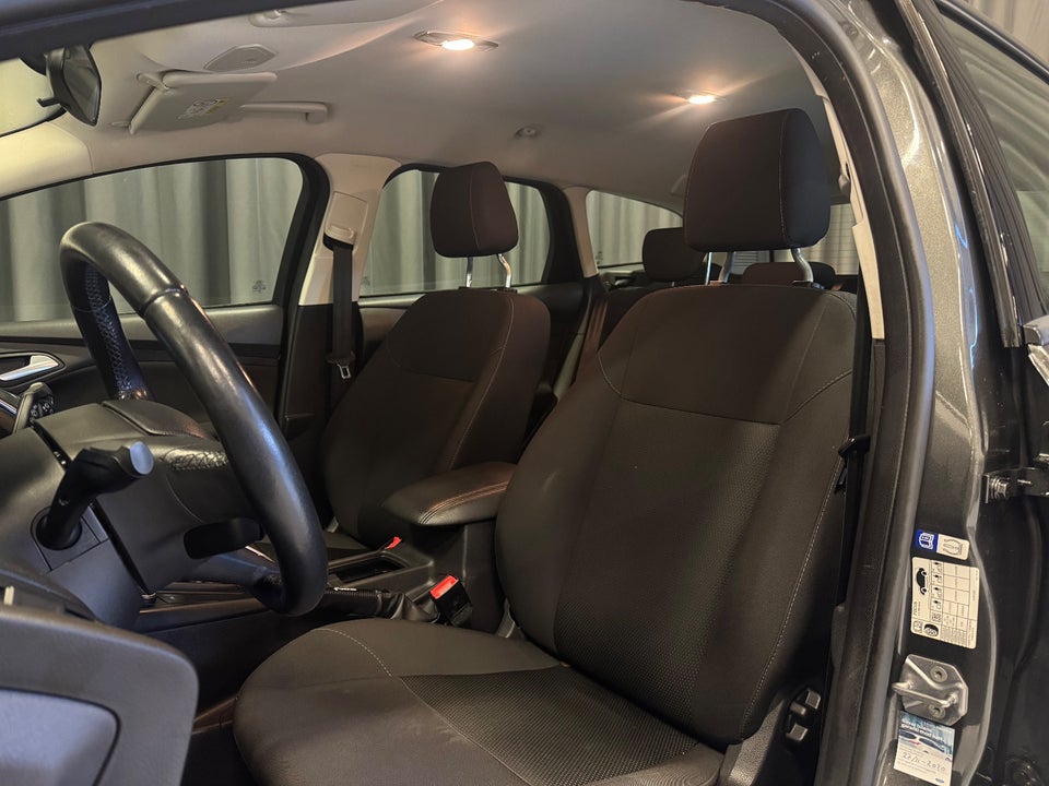 Ford Focus 2,0 TDCi 150 Business stc. 5d