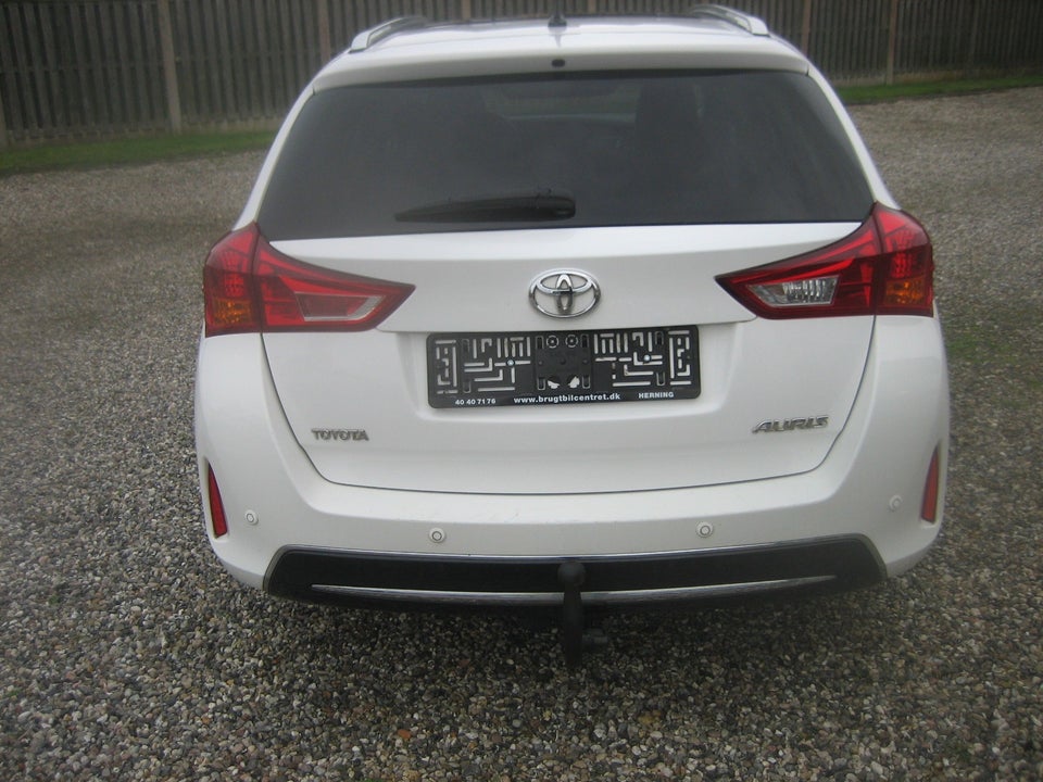 Toyota Auris 2,0 D-4D T2 Touring Sports Skyview 5d
