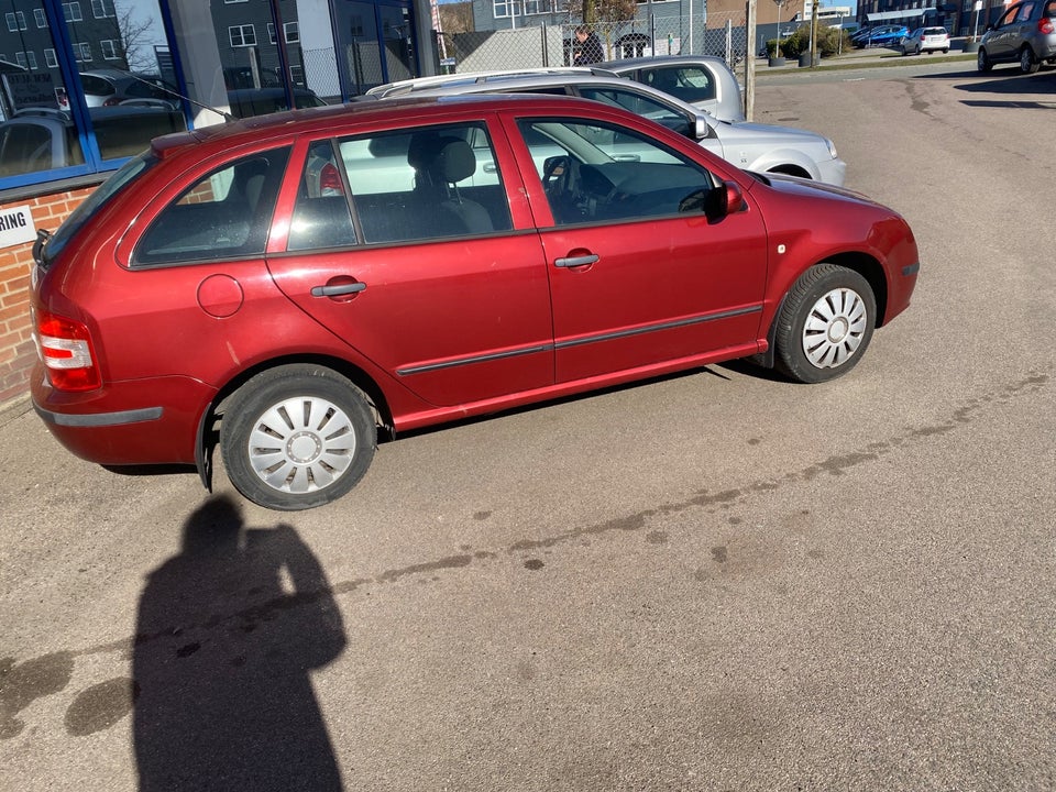 Skoda Fabia 1,4 16V 75 Ambiente Combi 5d
