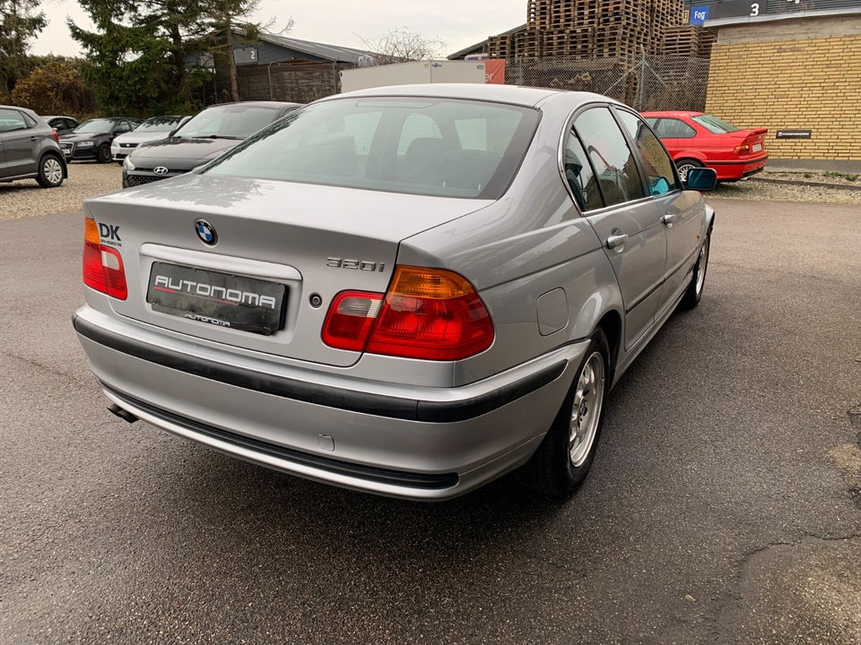 BMW 320i 2,2 aut. 4d