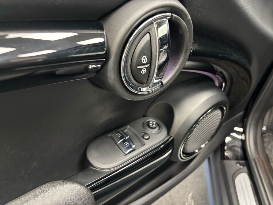 MINI Cooper SE Essential 3d