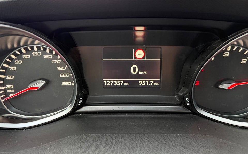 Peugeot 308 1,5 BlueHDi 130 Prestige Sky 5d