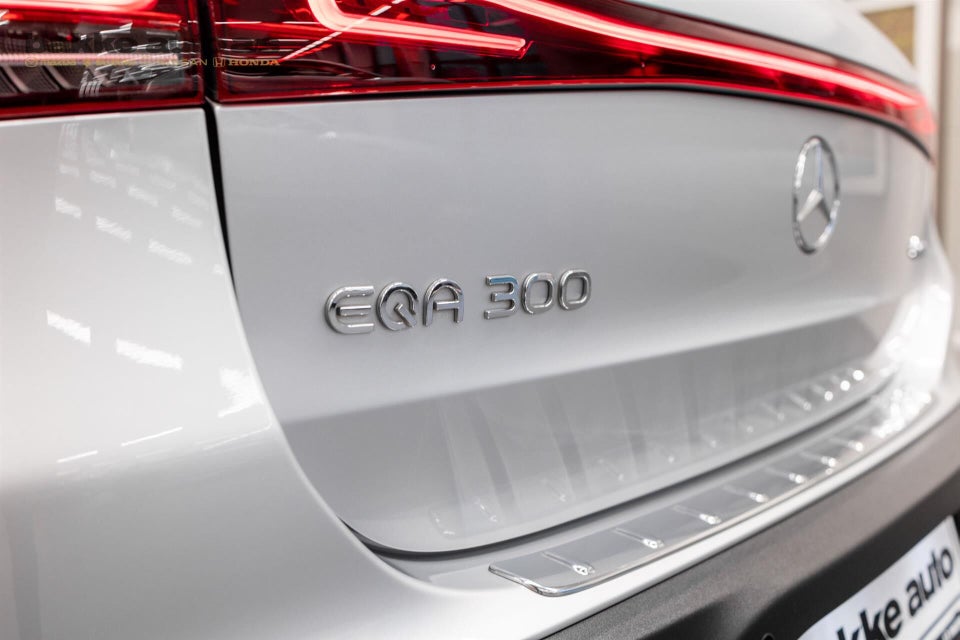 Mercedes EQA300 Progressive 4Matic 5d