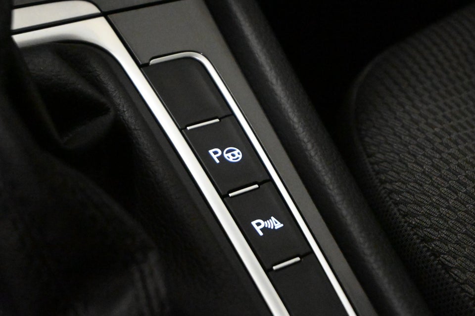 VW Golf VII 2,0 TDi 150 Comfortline+ Connect Variant DSG 5d