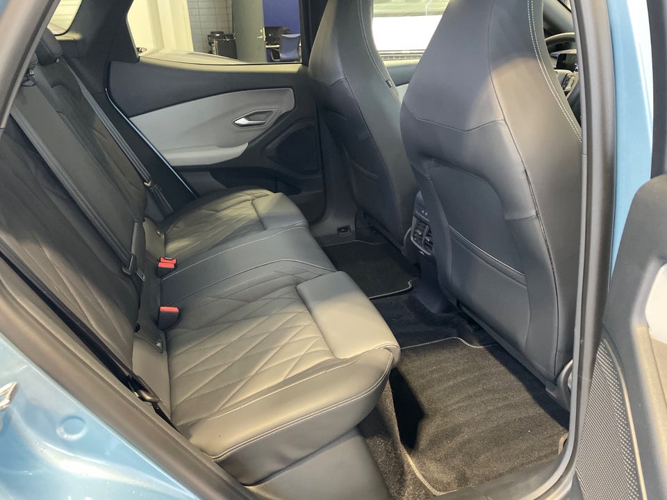 Ford Explorer 77 Premium Extended Range 5d