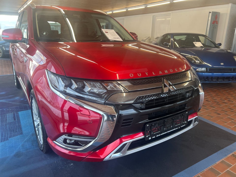 Mitsubishi Outlander 2,4 PHEV Intense CVT 4WD 5d