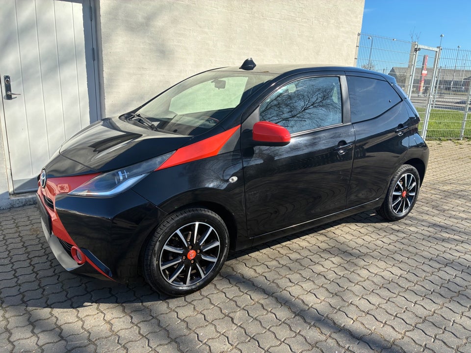 Toyota Aygo 1,0 VVT-i x-black 5d