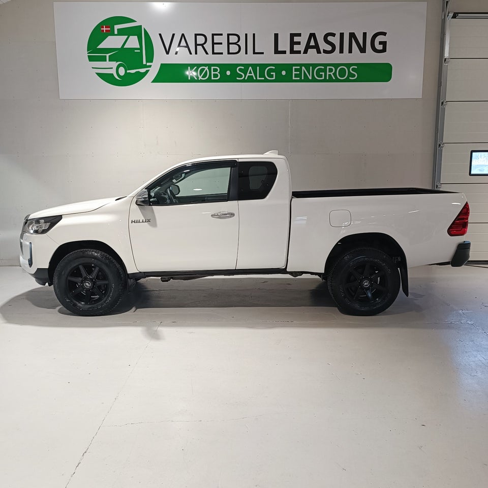 Toyota HiLux 2,4 D T3 Ex.Kab aut. 4d