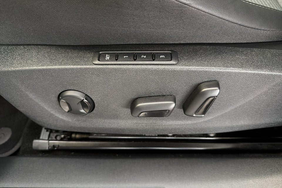 Skoda Enyaq 60 iV Loft 5d