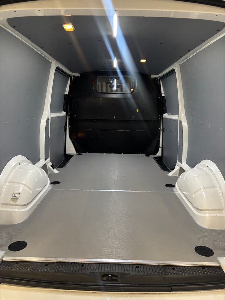 VW Transporter 2,0 TDi 150 Kassevogn DSG lang