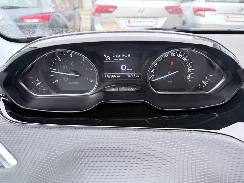 Peugeot 2008 1,5 BlueHDi 100 Prestige Sky 5d