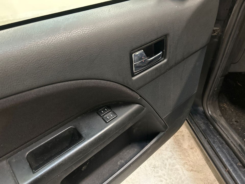 Ford Mondeo 1,8 Ambiente 110 5d