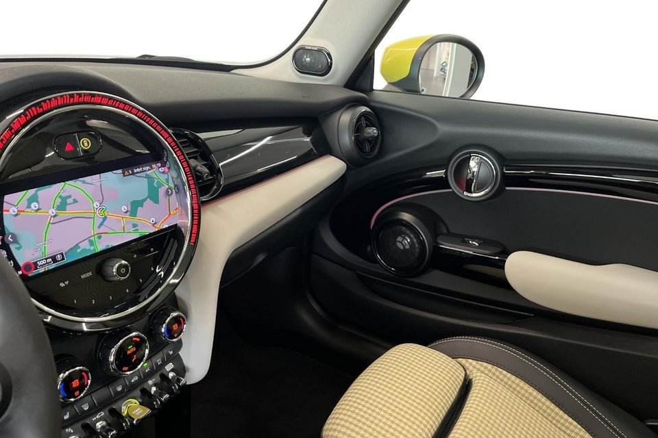 MINI Cooper SE Essential 3d