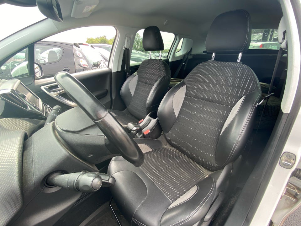 Peugeot 2008 1,2 PureTech 110 Allure EAT6 5d