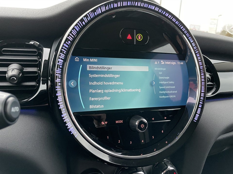 MINI Cooper SE Essential 3d