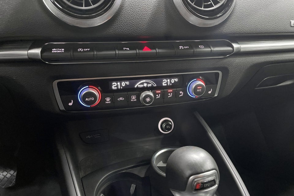 Audi A3 35 TFSi Sport Limited Sportback S-tr. 5d