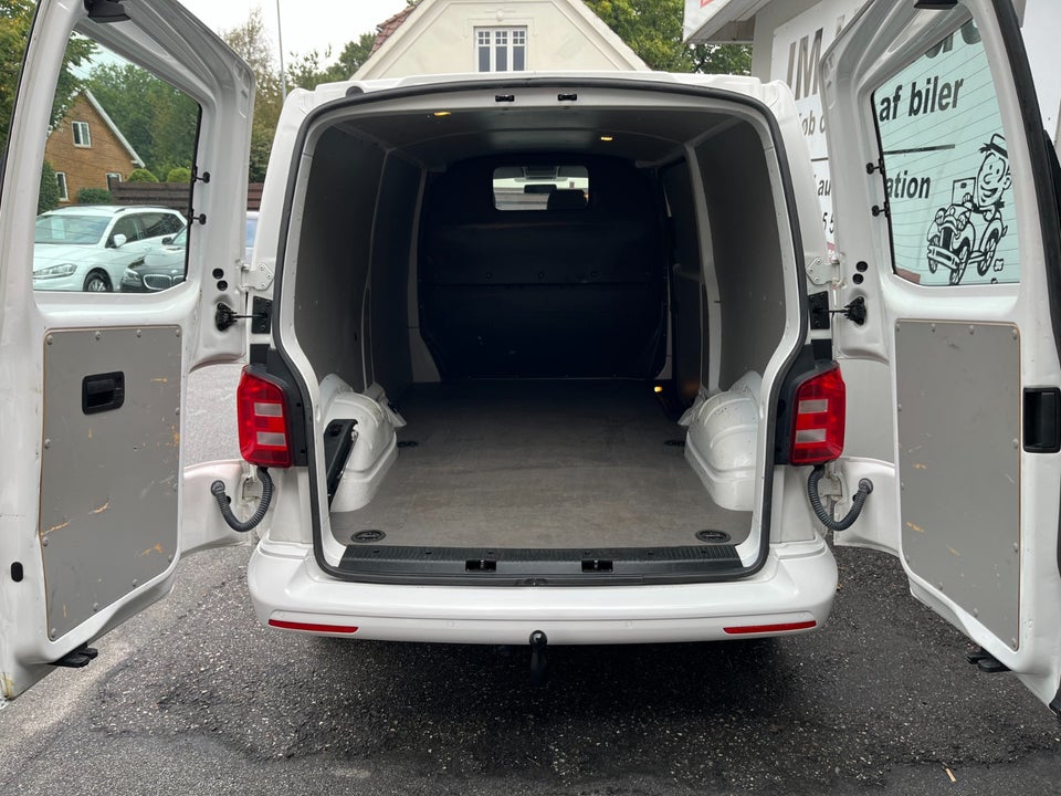 VW Transporter 2,0 TDi 150 Kassevogn DSG lang