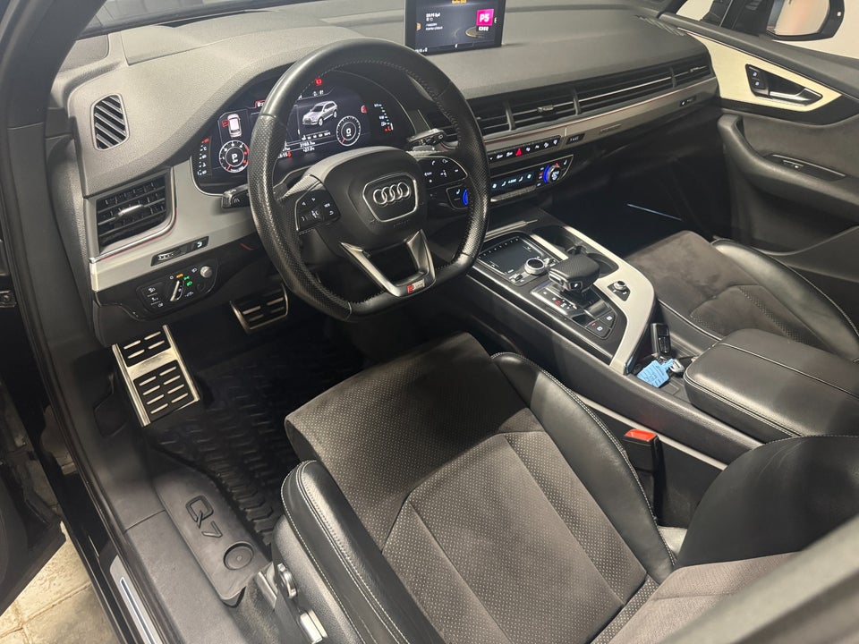 Audi Q7 3,0 TDi 272 S-line quattro Tiptr. 7prs 5d