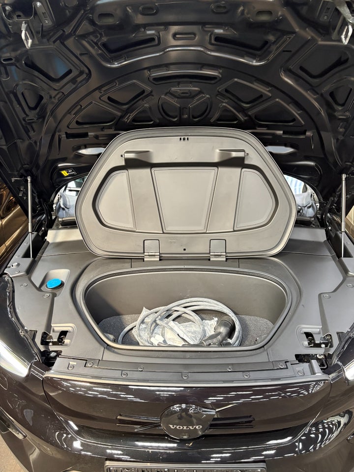 Volvo EX40 Extended Range Black Edition 5d