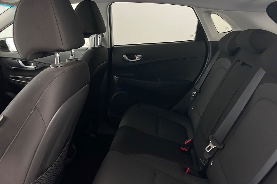 Hyundai Kona 64 EV Essential 5d