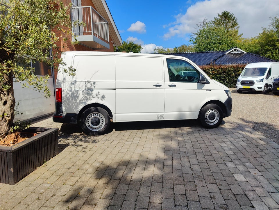 VW Transporter 2,0 TDi 102 Kassevogn kort