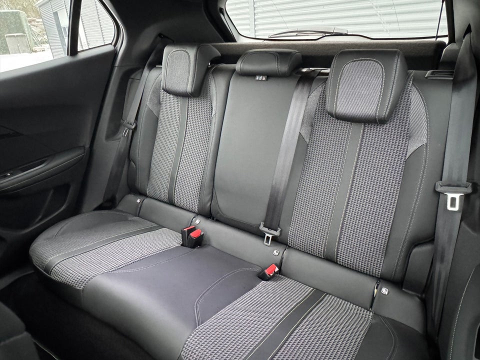 Peugeot e-2008 50 GT 5d