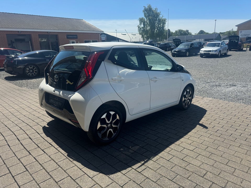 Toyota Aygo 1,0 VVT-i x-plore 5d